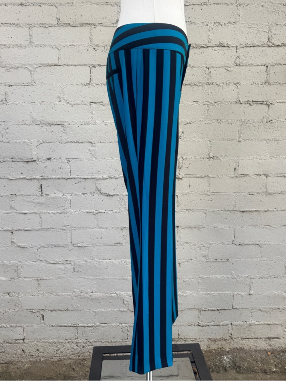 Alice + Olivia Olivia Fit-and-Flare Bootcut Pants Positano Stripe Size 6 - Picture 6 of 16